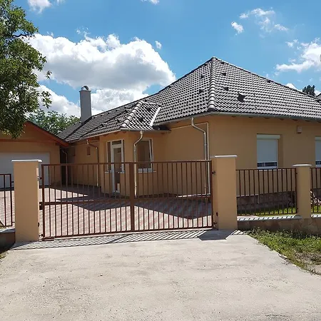 Апартаменты Dzsigolo Ajka